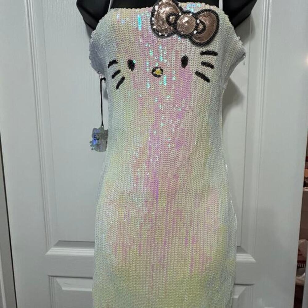 Brand new‎ with tags Hello Kitty sequin dress forever 21 - size medium